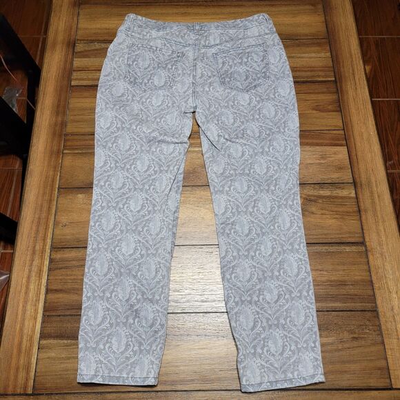Chico's Perfect Stretch Girlfriend Slim Leg Grey Damask Print Pants - Size 00 - Picture 3 of 6
